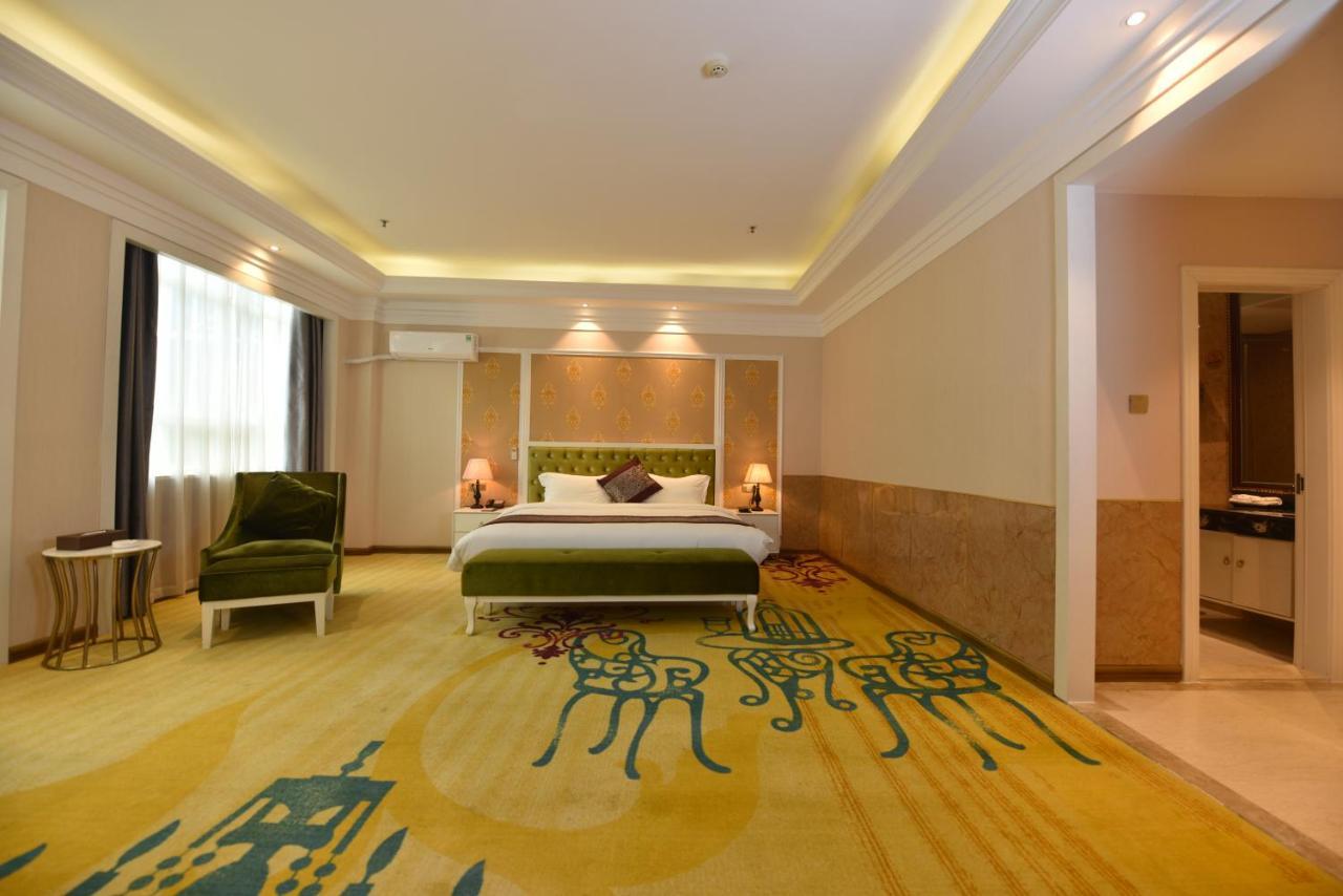 Hong Van Grand Hotel Mong Cai Exteriör bild
