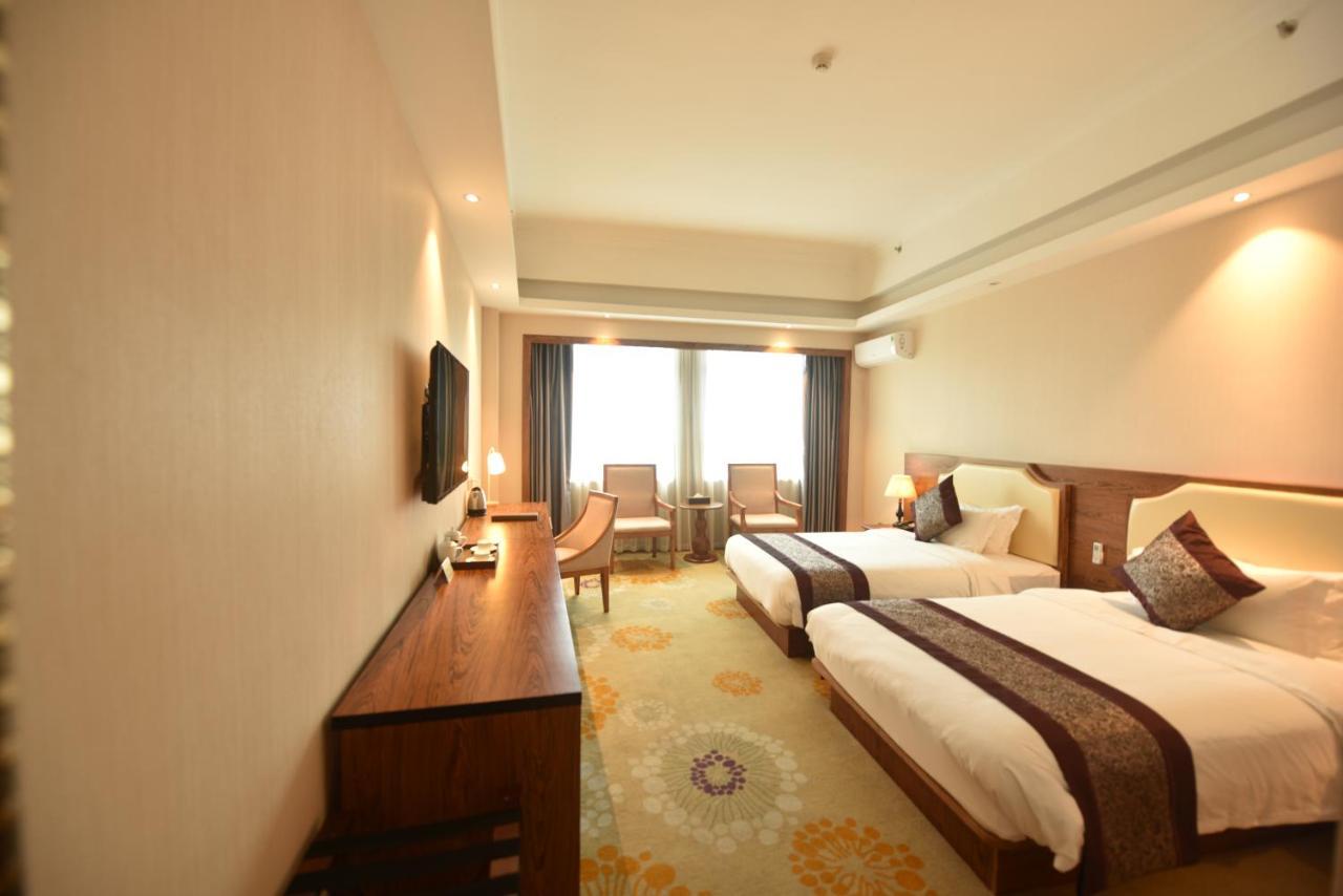 Hong Van Grand Hotel Mong Cai Exteriör bild