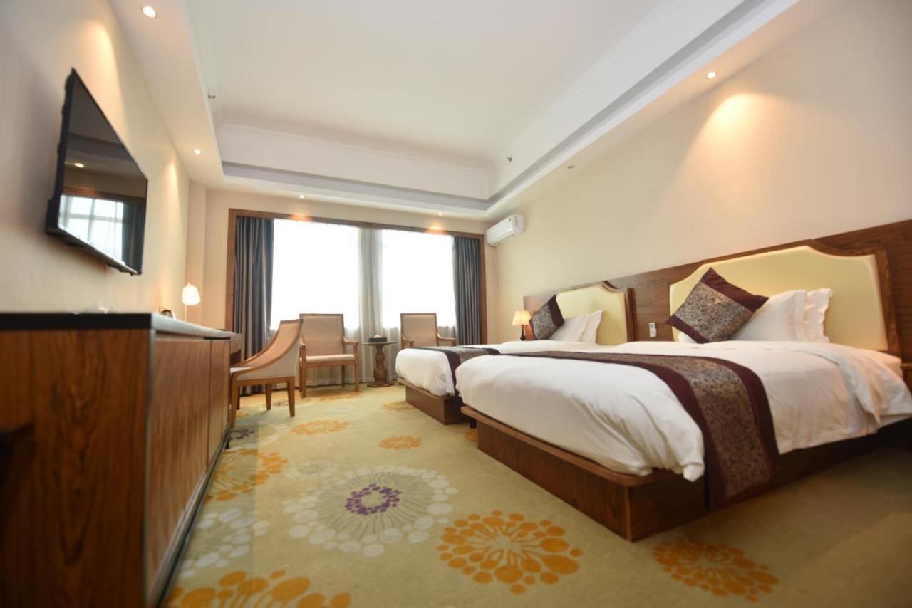 Hong Van Grand Hotel Mong Cai Exteriör bild